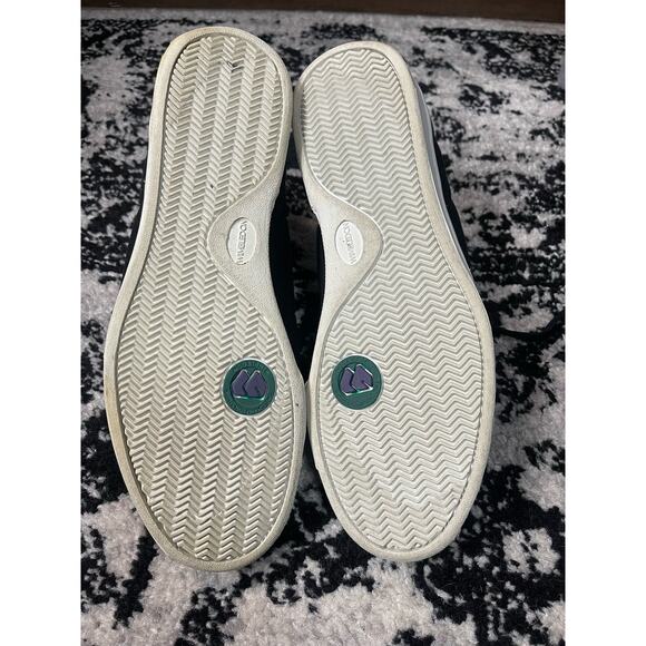 Athletic_Shoes